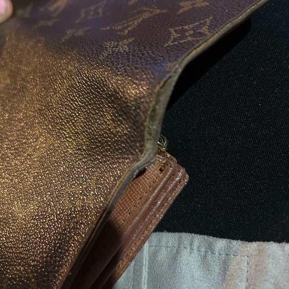 Gorgeous Louis Vuitton monogram Sarah Long Wallet with COA - Picture 14 of 16